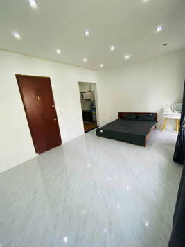 Bán nhà Lạc Long Quân - Tây Hồ 65m2 6 tầng cho thuê dòng tiền chỉ hơn 9 tỷ