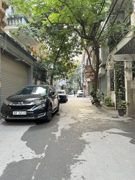 Bán nhà Tôn Đức Thắng sát Văn Miếu 68m2 x MT 4.9m phân lô 2 thoáng vỉa hè kinh doanh.