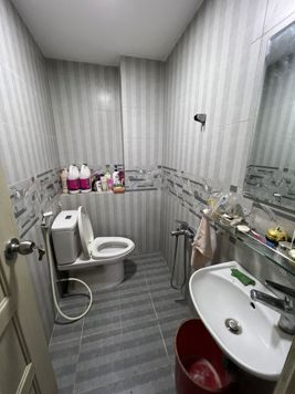 HXH trải nhựa 6m - xe 7 chỗ ngủ nhà! Bán nhà (4x13m) 5 tầng gần VinCom Nguyễn Xí. Gía 10tỷ5