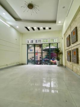 ​Bán Nhà Trần Duy Hưng. Cầu Giấy. Ô Tô. Kinh Doanh. DT 57m2. MT 4,7m. 5 Tầng. Giá 22,4 Tỷ.