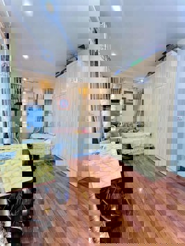 Bán nhà Kim Đồng, 321 m2, ô tô, gara, mặt tiền rộng, không lỗi, thửa đất đẹp, giá đầu tư