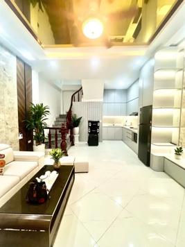 Bán Nhà Trường Chinh. Đống Đa. DT 41m2. MT 5m. 5 Tầng. Giá 8,8 Tỷ.