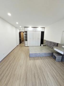 Bán Nhà Nguyễn Văn Linh. Long Biên. 6 Tầng Thang Máy. Ô Tô. DT 45m2. MT 4m. Giá 10.5 Tỷ.