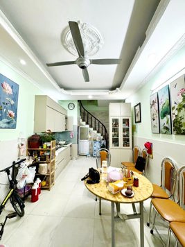 HIẾM-NHÀ ĐỐNG ĐA ĐẸP, DÂN XÂY, TRƯỚC NHÀ RỘNG 3M, RA OTO GẦN|DT30M2x5T_6,8TỶ