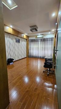 Bán Nhà Trần Quốc Hoàn. Cầu Giấy. Lô Góc. Ô Tô. DT 42m2. MT 3,8m. 5 Tầng. Giá 21,4 Tỷ.