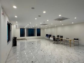 Cho thuê nhà mặt phố Dịch Vọng Hậu, gần ngã ba Duy Tân, Cầu Giấy 160m2 x 6 tầng, MT 9m