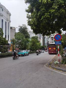 Mảnh Đất Vàng Phố Nguyễn Hoàng 65m, MT 4m, Ô Tô Vào, KD Đỉnh, gần Phố, 16 Tỷ