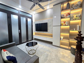 NHÀ MỚI ĐẸP THỊNH HÀO 30m2 x 5 tầng - LÔ GÓC - 3 MẶT NGÕ - ĐỦ CÔNG NĂNG Ở LUÔN