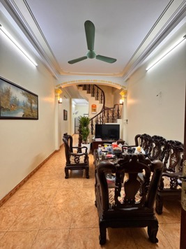 Hiếm - Nhà đẹp ở ngay phố Khương Đình - 47m2, giá 6,8 tỷ - ngõ thông - nói không với quy hoạch