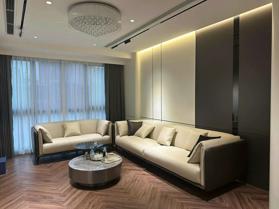 Bán Nhà Lạc Long Quân. Cầu Giấy. 7 Tầng Thang Máy. Ô Tô. DT 62m2. MT 4.3m.  Giá 37.6 Tỷ