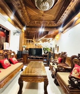NHÀ GẦN QUẬN ỦY TÂY HỒ-LÔ GÓC 2 THOÁNG-NHÀ 5 TẦNG ĐẸP LUNG LINH-VÀI BƯỚC RA CÔNG VIÊN 2 CON RỒNG