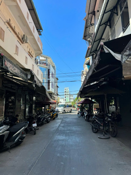 HẺM 5M THÔNG NGAY CHỢ TÂN HƯƠNG DT: 4X30M ( 1 LẦU SÂN THƯỢNG - CHO THUE 15TR) GIÁ 8,8 TỶ TL