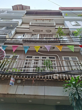Bán Nhà Dương Quảng Hàm, Cầu Giấy 33m2 x 5 tầng, Ô tô đỗ cửa, Kinh doanh, giá 7.5 tỷ