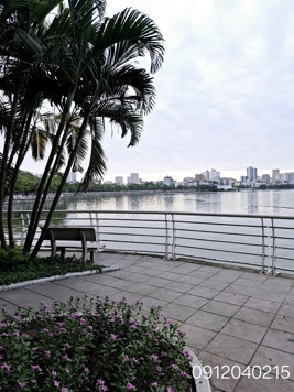 Trích Sài - Bán Đất Tặng Nhà 3 Tầng -Mặt Tiền Khủng - 2' Ra Đến Hồ Tây - Ngõ Thông