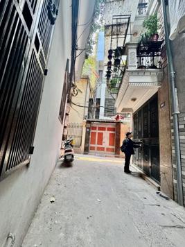 Bán Nhà Lê Thanh Nghị. Hai Bà Trưng. Lô Góc. DT 43m2. MT 3.3m. 4 Tầng. Giá 13.1 Tỷ.