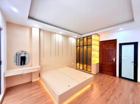 Bán Nhà Văn Chương. Đống Đa. 6 Tầng Thang Máy. DT 50m2. MT 4m. Giá 9,76 Tỷ.