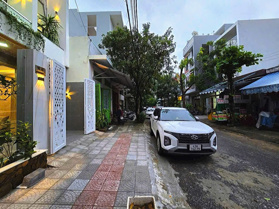 BÁN NHÀ 3 TẦNG MẶT TIỀN HÒA MINH – GẦN BIỂN NGUYỄN TẤT THÀNH – FULL NỘI THẤT CAO CẤP