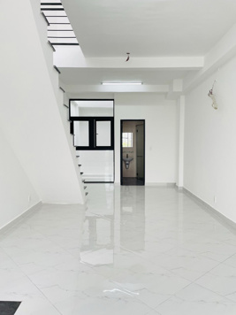 Bán nhà 4 tầng DT chuẩn 4x18m, ngay Nguyễn Gia Trí (D2 cũ) P. 25 Bình Thạnh, phù hợp làm VP công ty