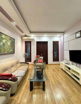 CẦU GIẤY – 44M – 5T – 6 NGỦ – NGÕ NÔNG – VÀI BƯỚC RA Ô TÔ – NHÀ ĐẸP Ở NGAY – 8 TỶ HƠN