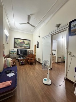 Bán nhà lô góc Nguyễn Chí Thanh - ô tô tránh, thông tứ tung - an sinh đỉnh cao - 