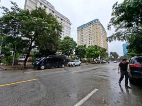 Phân Lô Hoàng Quốc Việt - Ô tô tránh - Ngõ thông Kinh Doanh. DT: 33/61m2, giá 11,2 tỷ