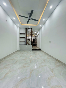 Ngay Sát Công Viên Tầm Vu! Nhà HXH đỗ cửa, 4x18m, 2 lầu, 3PN, nhà xây kiên cố, giá 11 tỷ TL