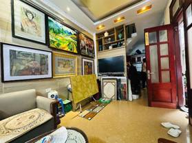 Nhà dân xây - Đống Đa - gần phố - ngõ rộng - MT rộng - 8.25 tỷ