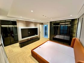 Cực hiếm!!! Phố Lạc Long Quân, nhà mới 5 tầng thang máy x 40m, giá 8.9 tỷ. Vị trí đẹp, gần phố