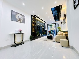 Nhà đẹp Dương Văn Bé 43mx5 tầng, 3 PN. Ô tô đỗ cửa, thang máy nhập khẩu. Giá 12,2 tỷ