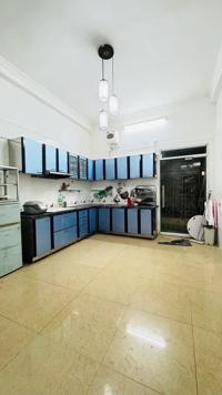 Bán Nhà Tây Sơn. Đống Đa. Ô Tô. DT 52m2. MT 3.9m. 5 Tầng. Giá 19.9 Tỷ.