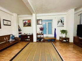 Bán nhà Chùa Láng_cực hiếm tại khu vực_ô tô quay đầu, ngủ nhà_dân xây, vuông vắn_50m2