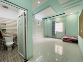 KCX Nguyên Hồng diện tích chuẩn (4x16m) 5 tầng cạnh công viên có thể ở - kinh doanh. Gía 14tỷ