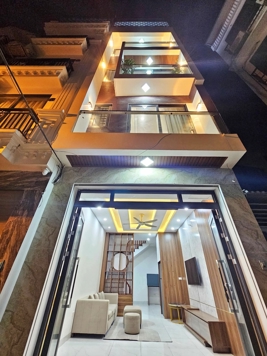 BÁN NHÀ MỚI ĐẸP GIÁ MỀM- LẠC LONG QUÂN PHỐ- TÂY HỒ- 5 TẦNG MỚI ĐẸP- Ở NGAY ĐÓN TẾT 8.75 TỶ 