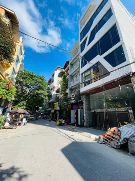 BÁN RÒA NHÀ DÒNG TIỀN ĐƯỜNG NGUYỄN TRÃI. 240M2 - 8 TẦNG. THANG MÁY. 38 CĂN HỘ CHO THUÊ.