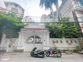 BÁN BIỆT THỰ MẶT PHỐ HOA BẰNG. CẦU GIẤY. 325M2 XÂY 5 TẦNG. MT 13M.