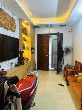 Bán Nhà Hoa Bằng. Cầu Giấy. DT 30m2. MT 3m. 5 Tầng. Giá 7.16 Tỷ.