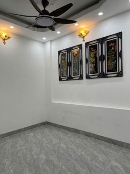 Bán Nhà Đê La Thành. Ba Đình. DT 42m2. MT 6m. 4 Tầng. Giá 8.26 Tỷ.