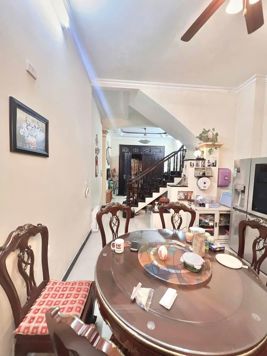 Bán Nhà Đê La Thành. Ba Đình. DT 50m2. MT 4.2m. 5 Tầng. Giá 11.7 Tỷ.