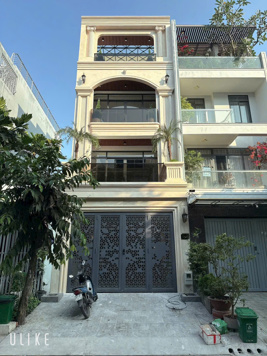 Siêu phẩm nhà mới thiết kế thang máy nằm đường số Phạm Hữu Lầu, Quận 7