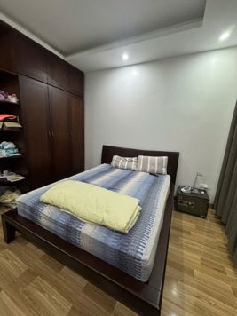 Bán Nhà Hào Nam. Đống Đa. DT 34m2. MT 4.2m. 4 Tầng. Giá 8.8 Tỷ.