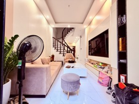  Mặt ngõ thông - kinh doanh - nhà đẹp 4 tầng - full nội thất - TT Đống Đa - 8.8 tỷ 