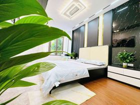 Bán Nhà Võ Chí Công. Cầu Giấy. DT 32m2. MT 3.8m. 5 Tầng. Giá 7.95 Tỷ.