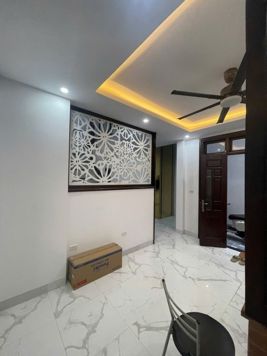 NHÀ MỚI LÒ ĐÚC – CÁCH PHỐ 1 NHÀ – THANG MÁY – Ở NGAY 5 tầng thang máy 11.9 tỷ 