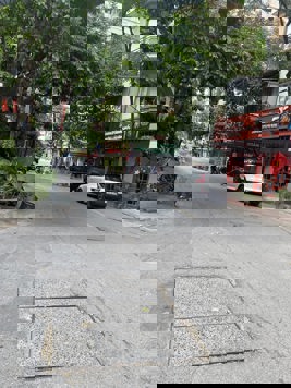 Cho thuê nhà nguyên căn khu phân lô Đỗ Quang, cạnh Hoàng Đạo Thúy, giá thuê 20tr.