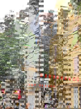 Cho thuê nhà nguyên căn 6 tầng, thang máy, mặt phố Hoa Bằng, giá thuê 20tr.