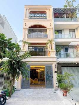 Nhà mặt tiền đường số Phạm hữu Lầu, Quận 7- Nhà mới đẹp có thang máy ở là mê liền