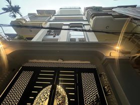 BÁN TÒA NHÀ CHDV ĐƯỜNG NGUYỄN NGỌC VŨ. 125M2 - 8 TẦNG. THANG MÁY.