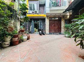 TRung tâm Đống Đa - nhà sáng thoáng - sân trước nhà - 35m2 - 8,6 Tỷ