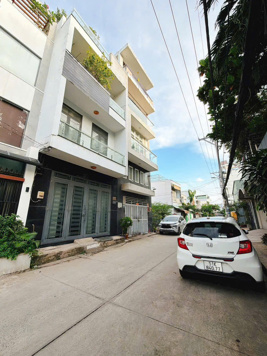 Bán nhà  3 lầu mặt tiền hẻm 9m Gò Ô Môi, Phú Thuận, Quận 7