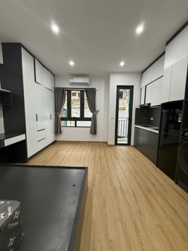 BÁN NHÀ DÂN XÂY MỚI Ở ĐÊ LA THÀNH - 9 PHÒNG, VỊ TRÍ ĐẸP, DÒNG TIỀN ỔN ĐỊNH